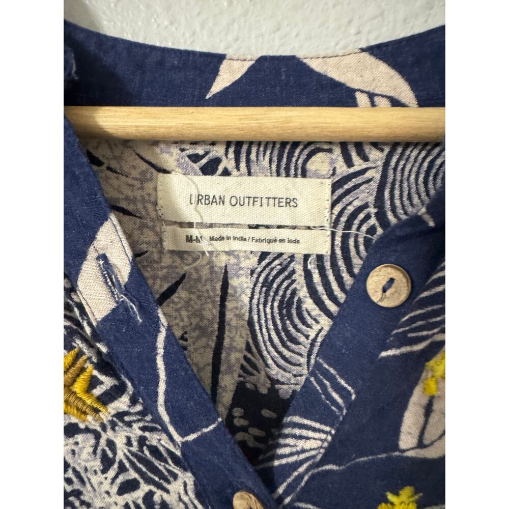 Urban Outfitters Navy Blue Embroidered Hi Low Frayed Hem Button Front Shirt Sz S - Picture 3 of 8